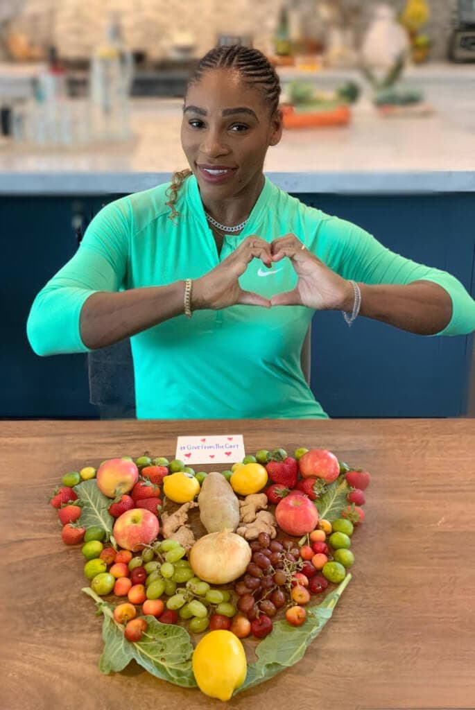 serena-williams-give-from-the-cart